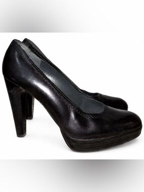 Stuart Weitzman Black Leather Platform Pumps - Size 9